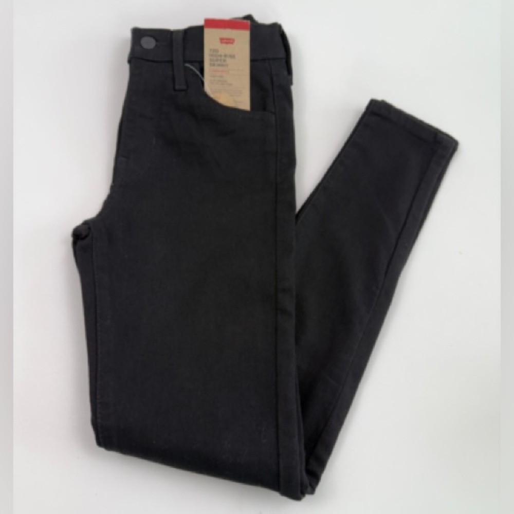 NWT Levi’s 721‎ High Rise Black Skinny Jeans size 32 x 28